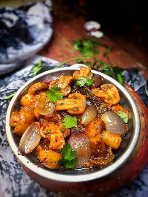 Mushroom Do Pyaza recipe