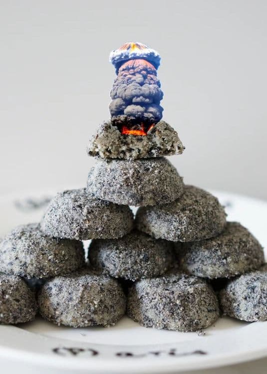 Little Volcano Rich Triple Black Sesame Snow Cookies recipe