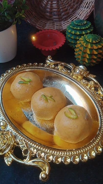 Danedaar Besan Ladoo  recipe