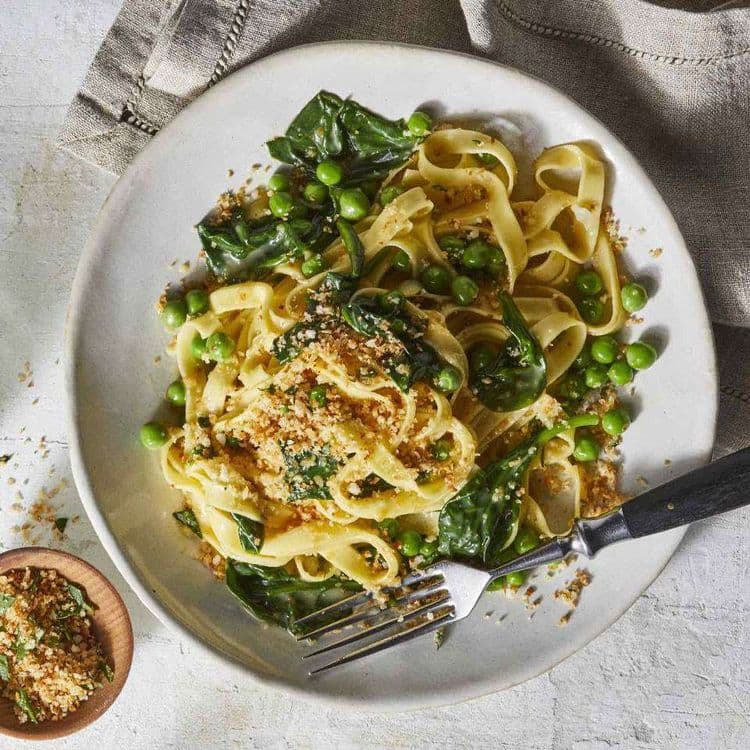 Easy Pea & Spinach Carbonara recipe