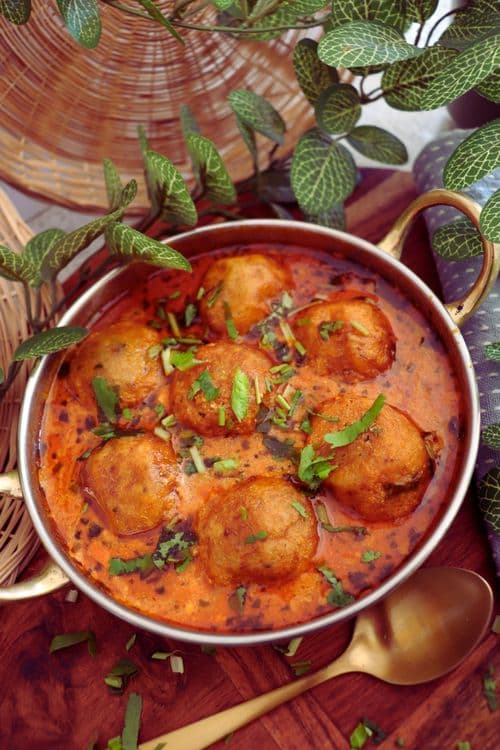 Aloo Kofta Curry (Potato Balls Curry) recipe