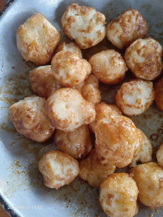 Carioca/ Tinudok - Rice Balls with Sugar Syrup recipe