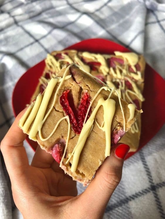 Healthy Strawberry Blondies 🍓 recipe