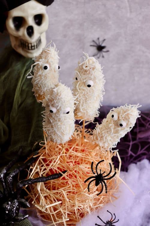Halloween Boo-nanas (Healthy Banana Ghosts) recipe