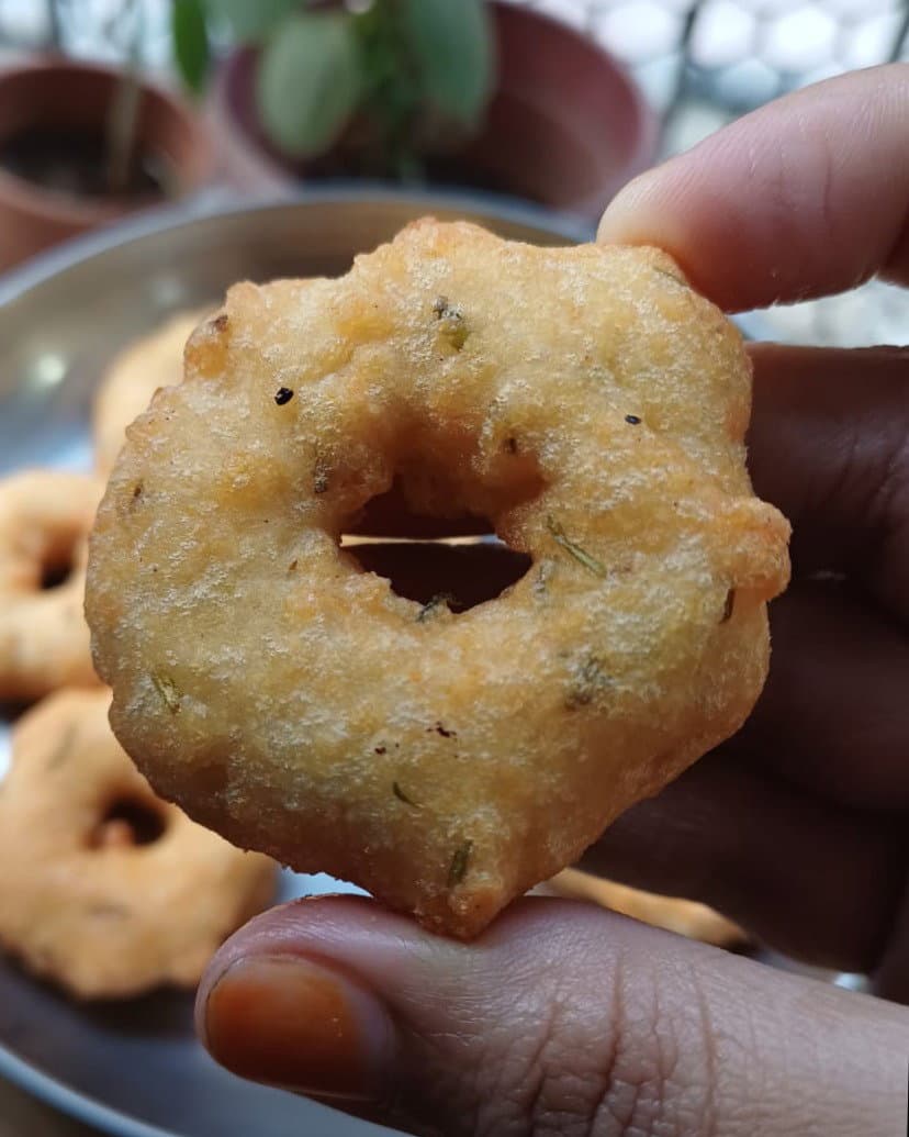 Crispy Medu Vada (no refined flour-no semolina) recipe