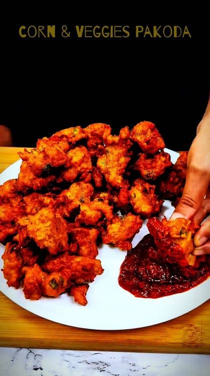 Crispy Corn and Veggies Pakoda recipe